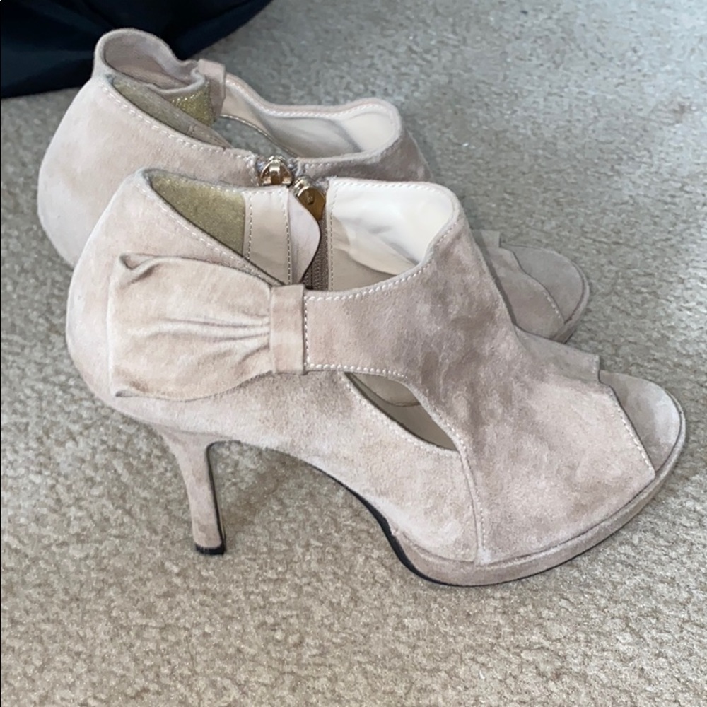 Heels - Picture 2 of 3